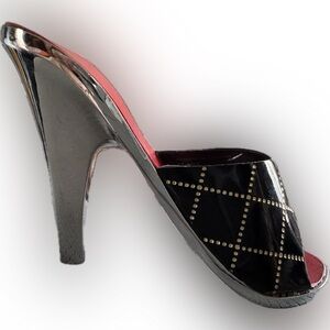 NEW Wild Eye Designs Bottle Opener High Heel Silver Black Red, never used